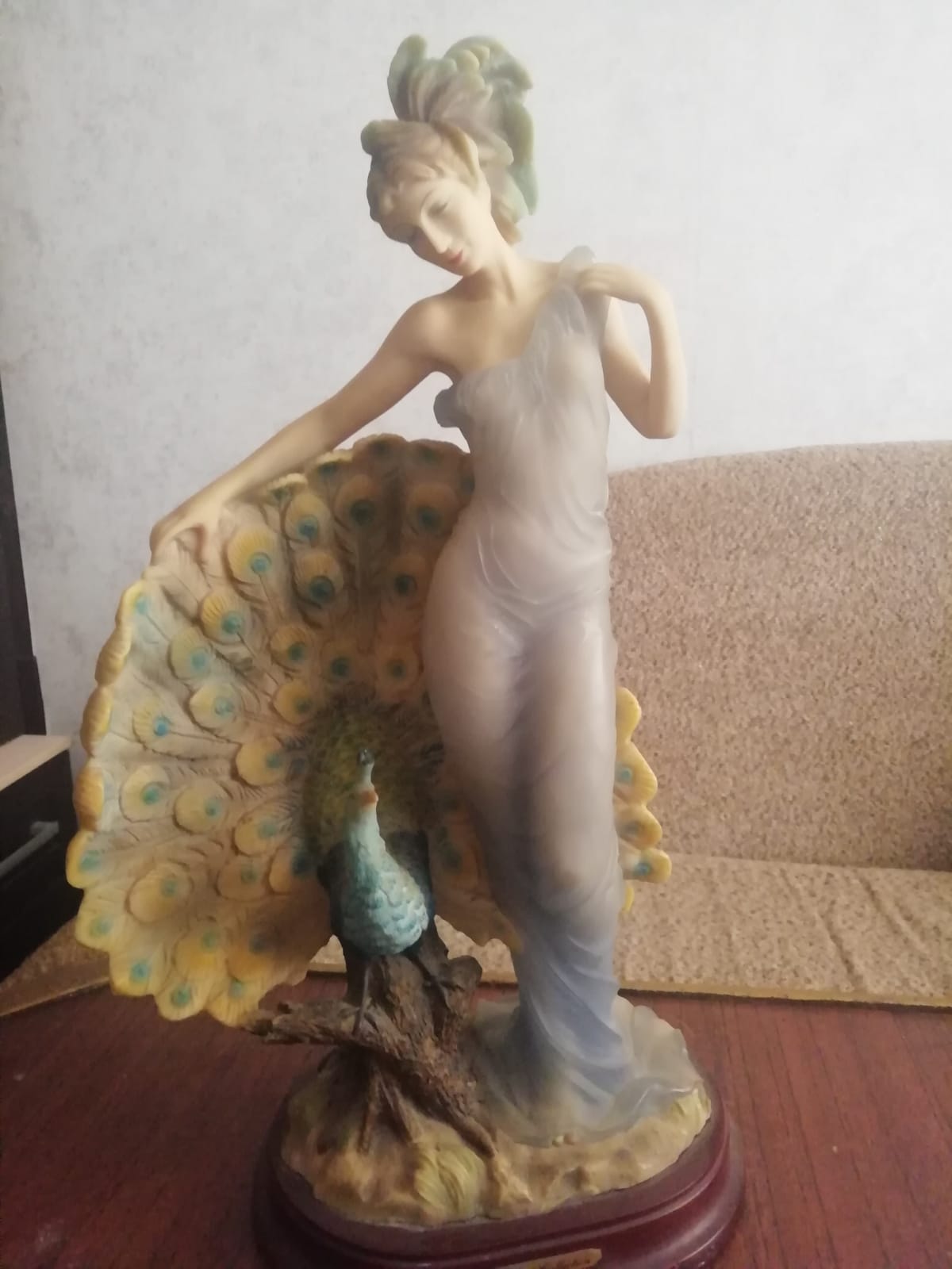 Статуэтки